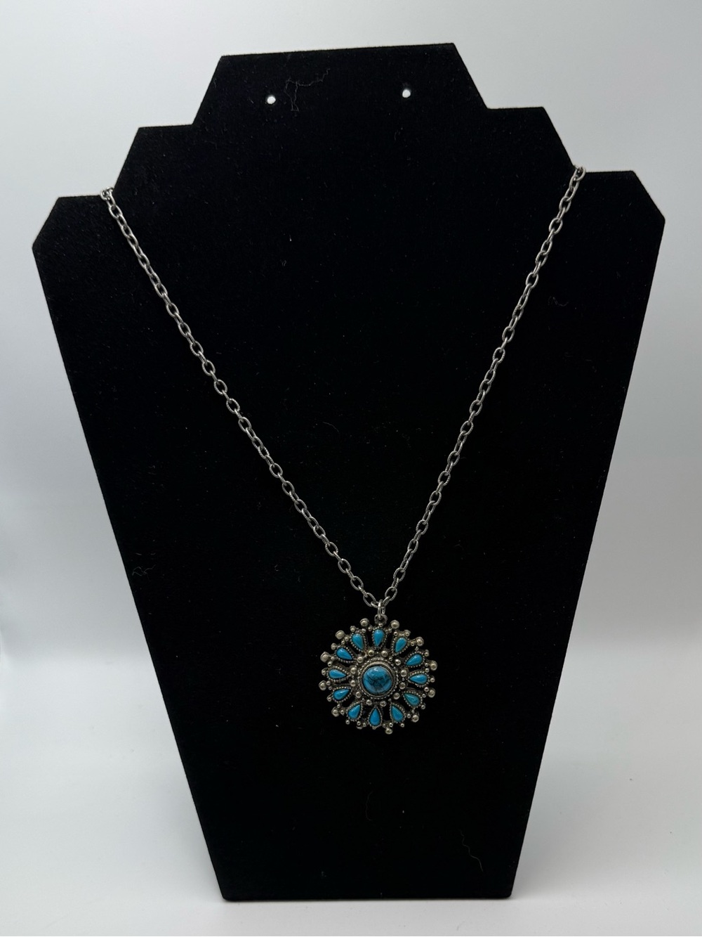Vintage Southwestern Turquoise Sunburst
Pendant Necklace